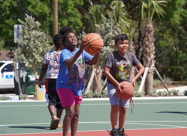 kids playing basketball